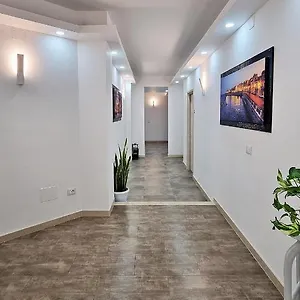  B&B Agora